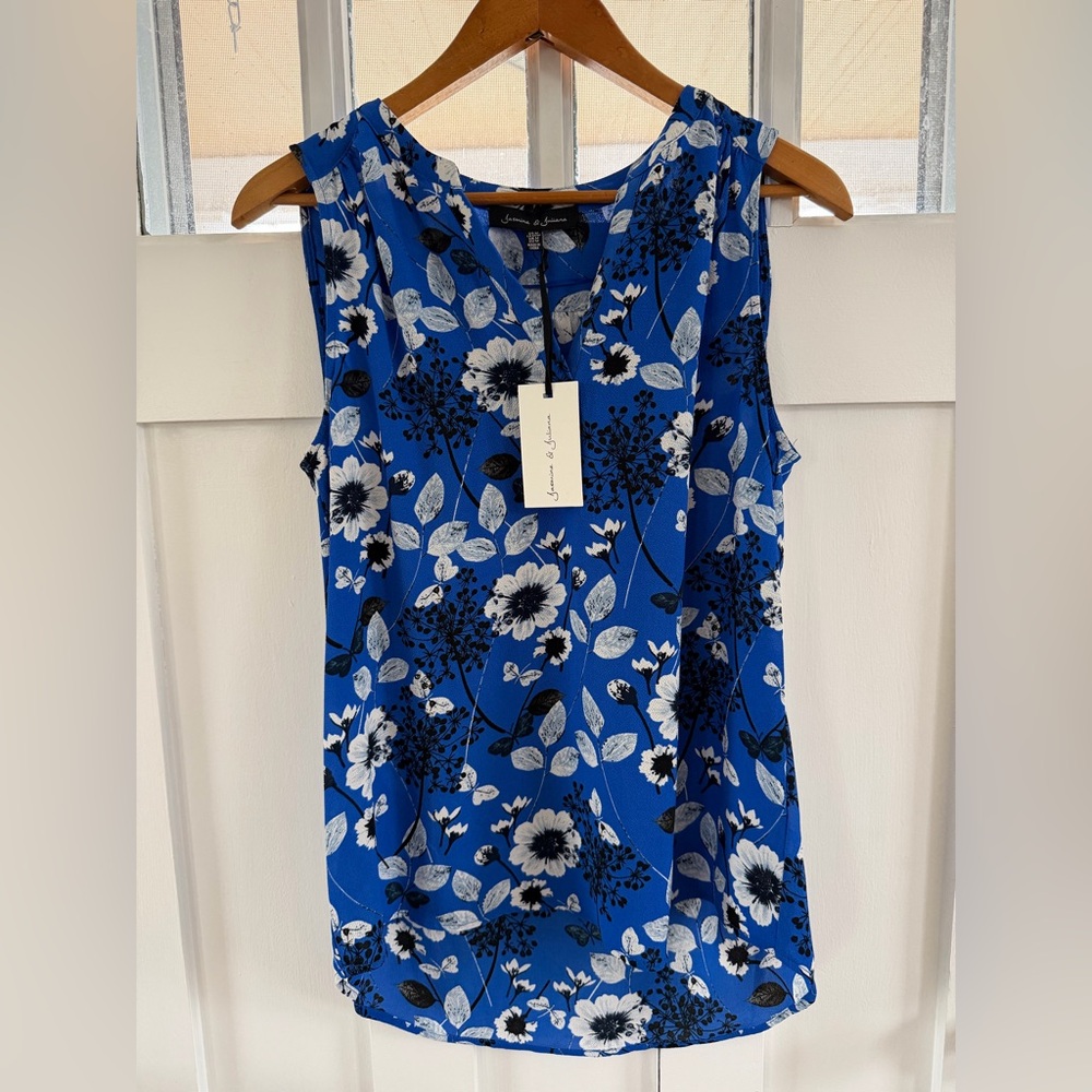 Floral V-Neck Sleeveless Camisole in Royal Blue